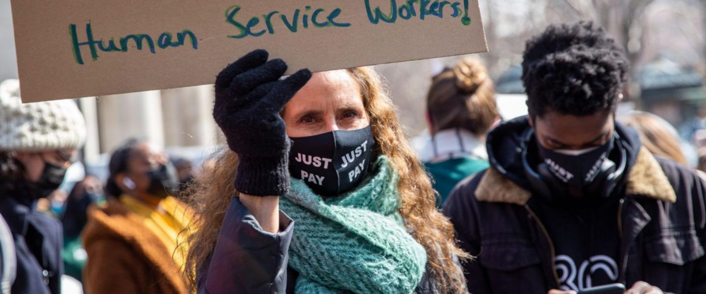 US labor, new data analysis, poverty-level wages, women, people of color