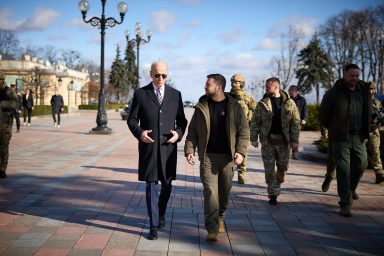Joe Biden, Volodymyr Zelensky, walking
