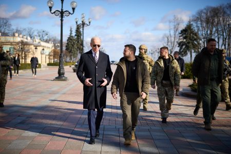Joe Biden, Volodymyr Zelensky, walking