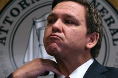 Ron DeSantis, illegal aliens