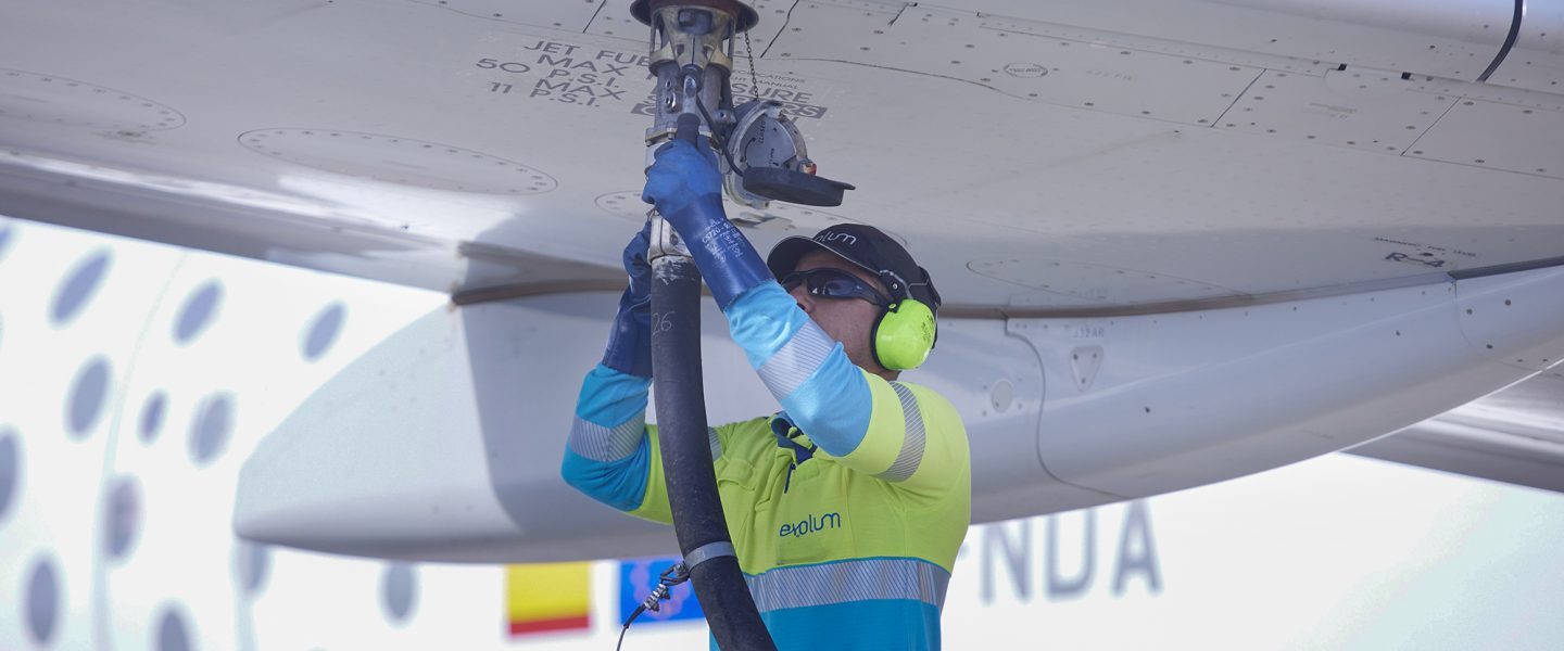 Refuel, airplane, Cepsa, Spain