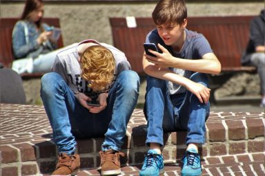 Image Alt Text: technology, US bill, protecting kids, social media