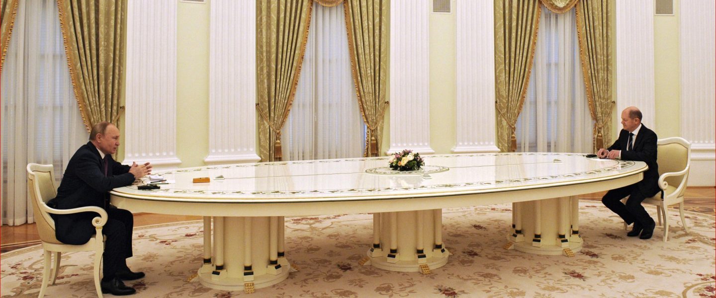 Vladimir Putin meets Olaf Scholz
