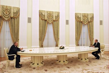Vladimir Putin meets Olaf Scholz