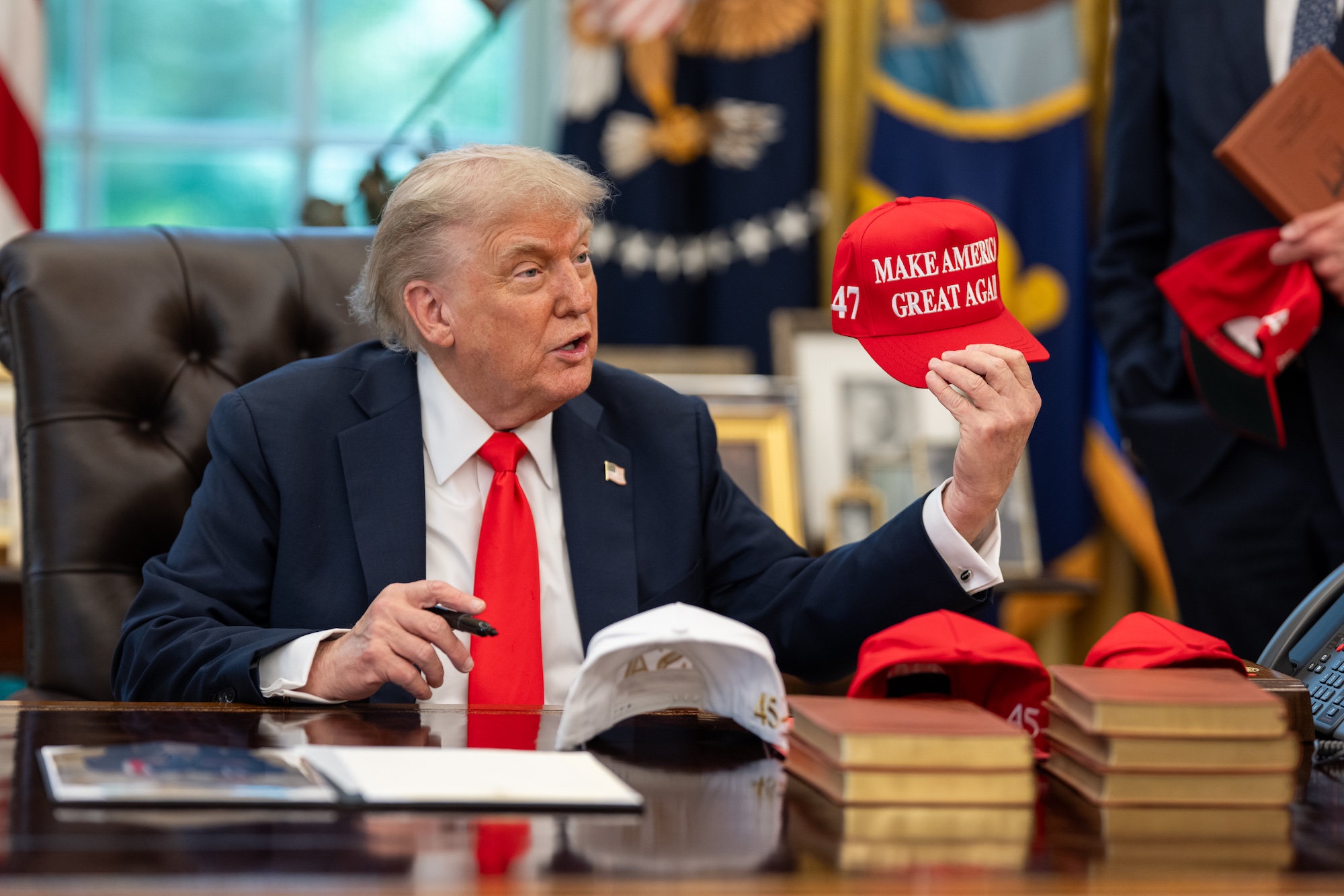 Donald Trump, Gift, Oval Office