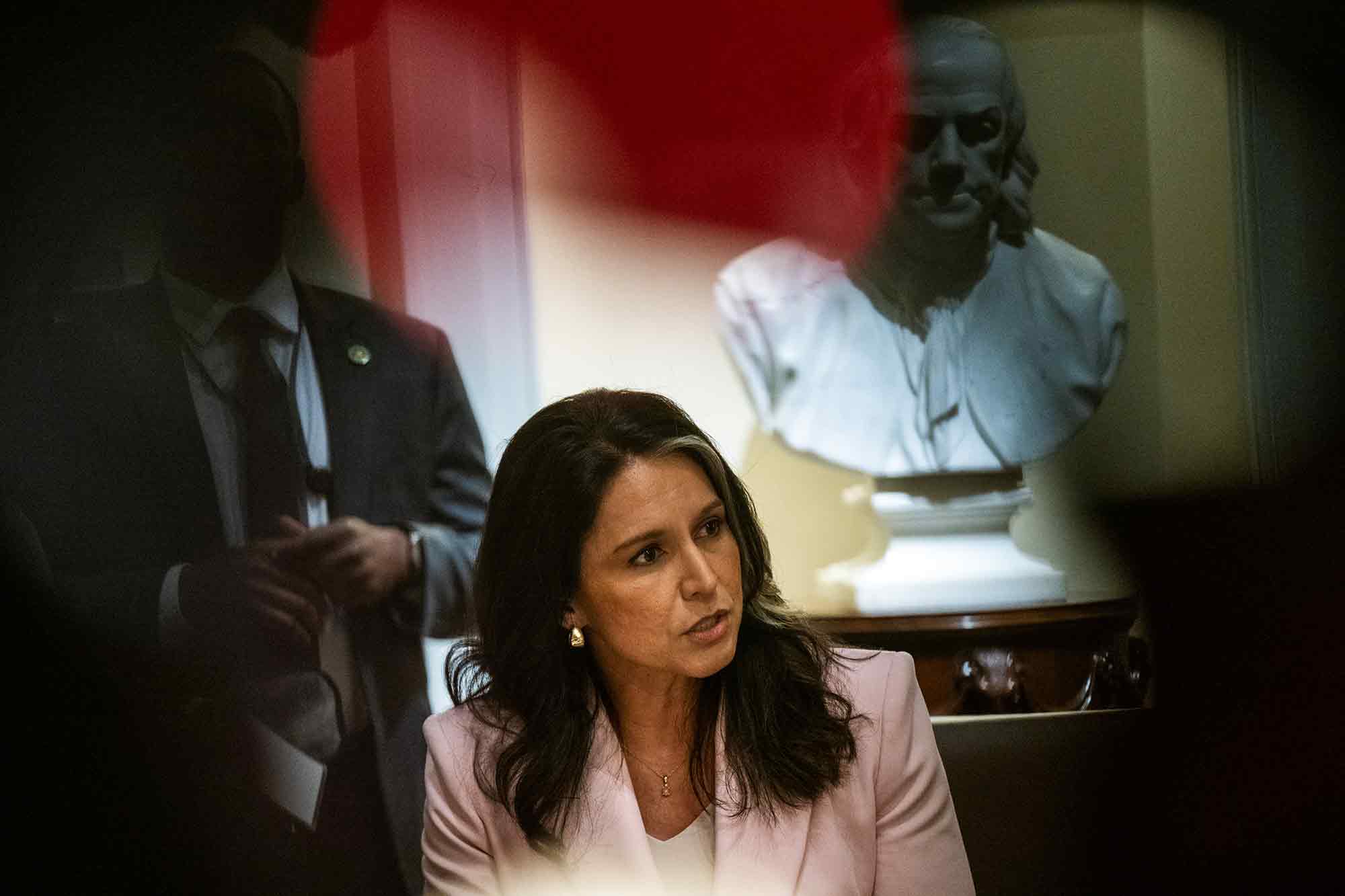Tulsi Gabbard, Trump, Cabinet meeting